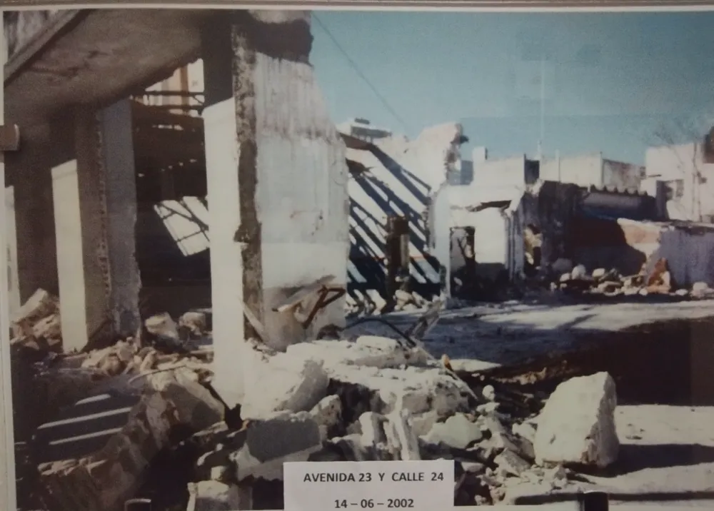 Demolición y comienzo de las obras de la nueva sede en 2002